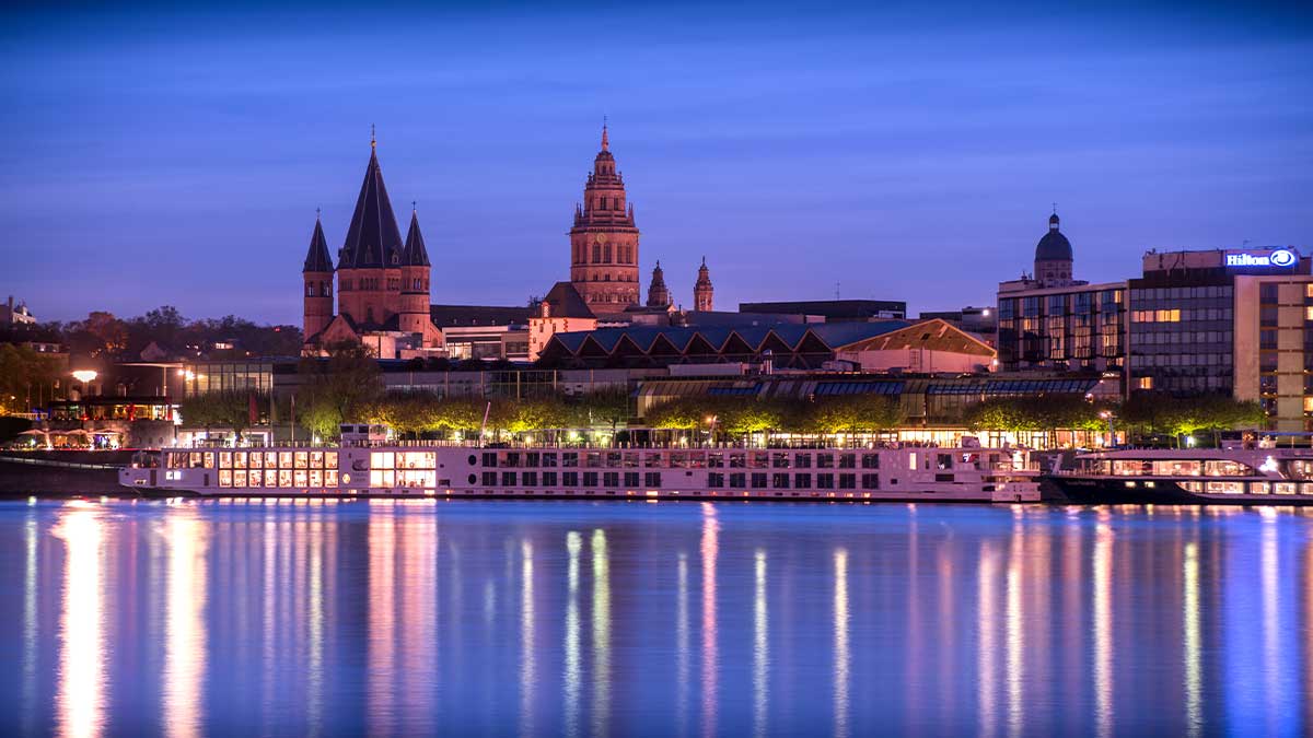 Mainzer_Dom_Blaue_Stunde_(37539430014)